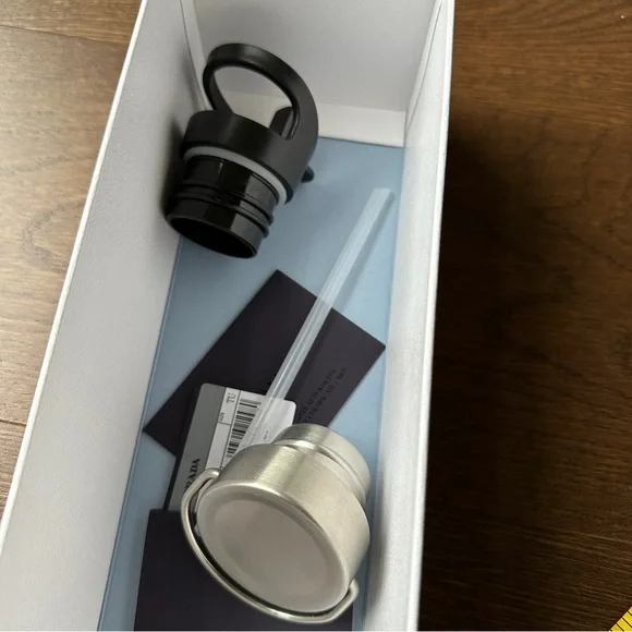 Prada travel bottle - Picture 6 of 8